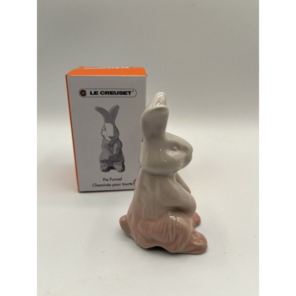 Le Creuset Baking Chef Pie Bunny Rabbit Funnel Light Shell PINK 3.75” NIB NEW - Picture 4 of 9